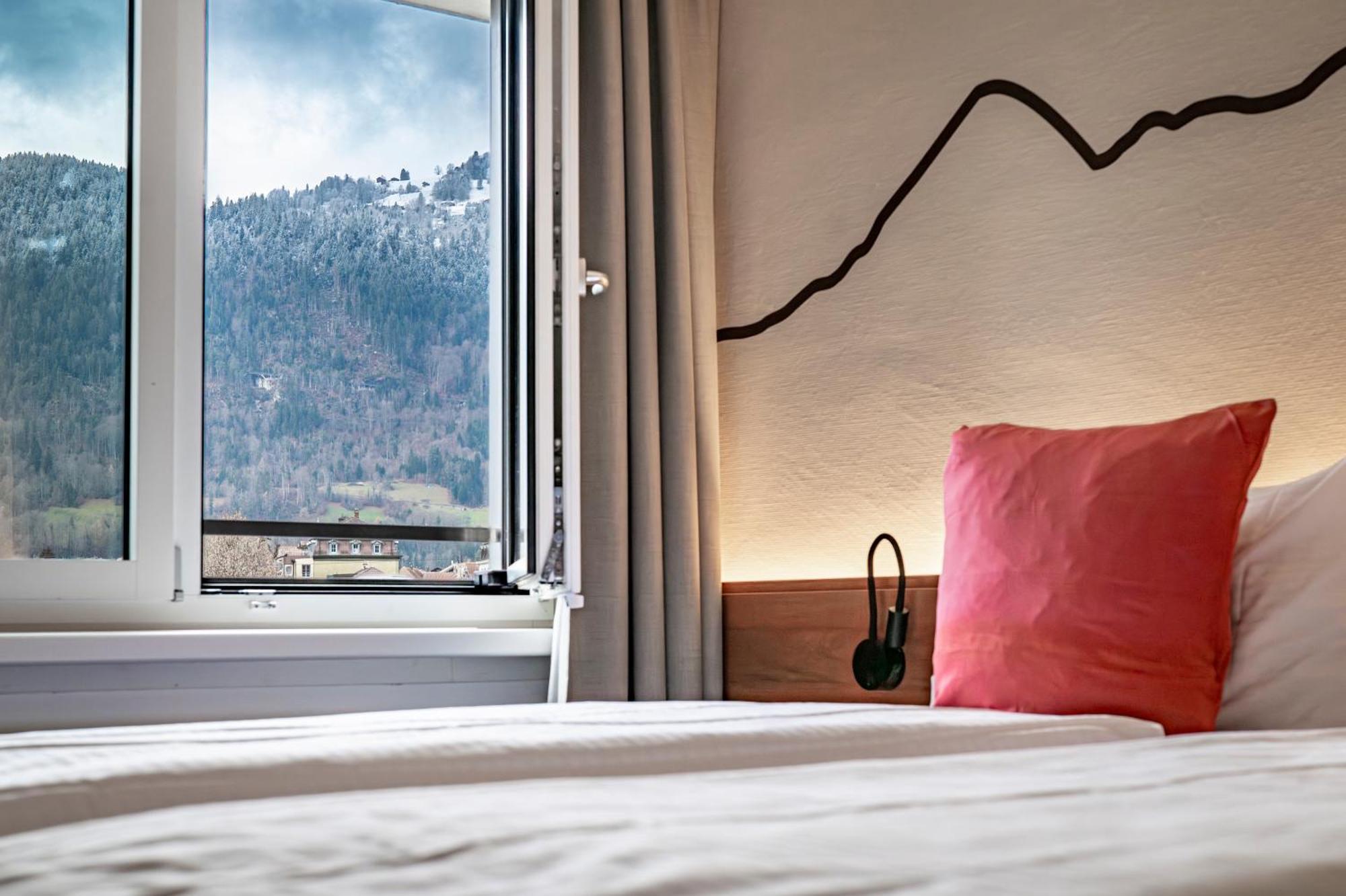 Hotel Merkur - West Station Interlaken Exteriör bild